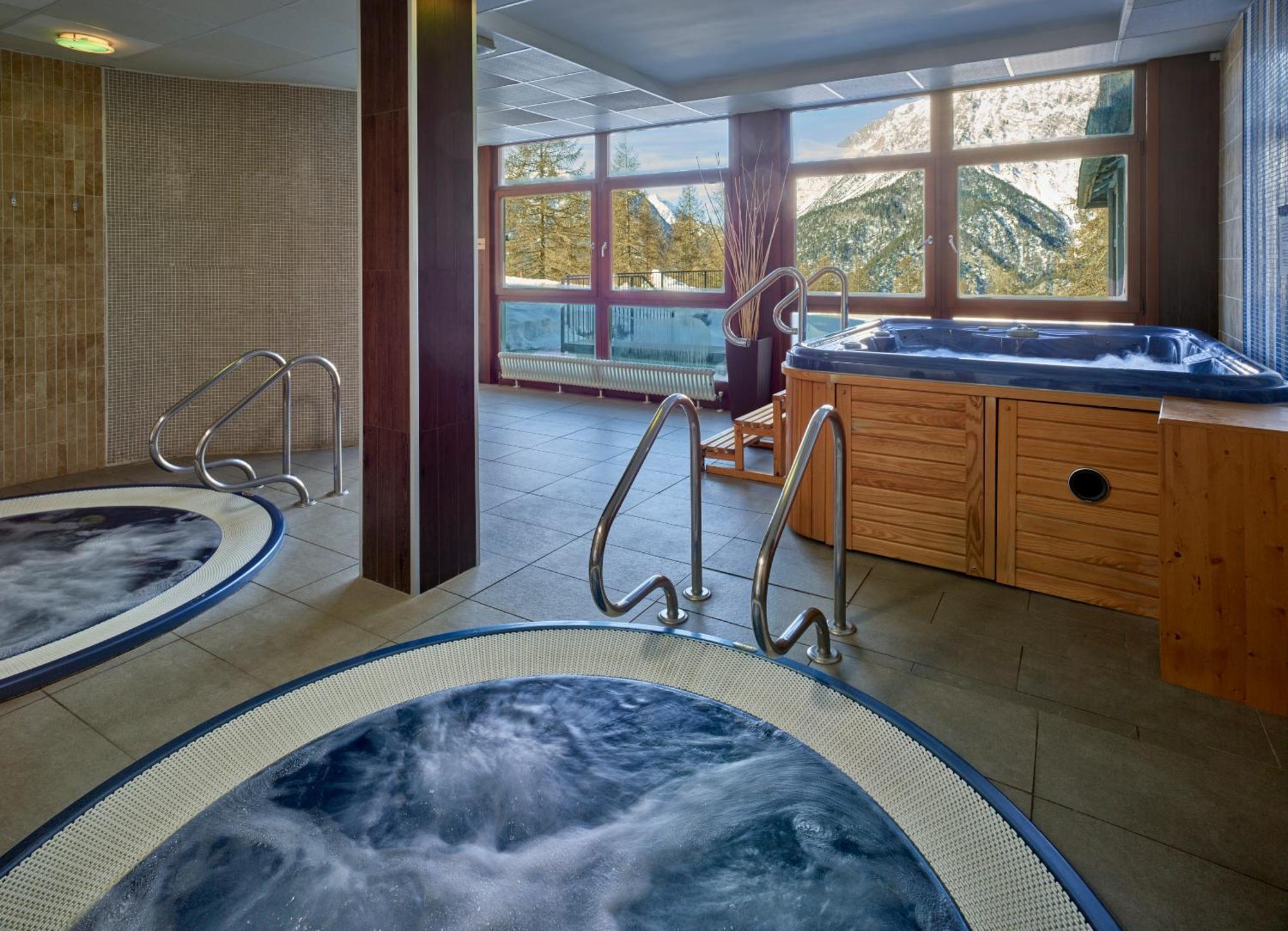Hotel Sansicario Majestic Césane Extérieur photo