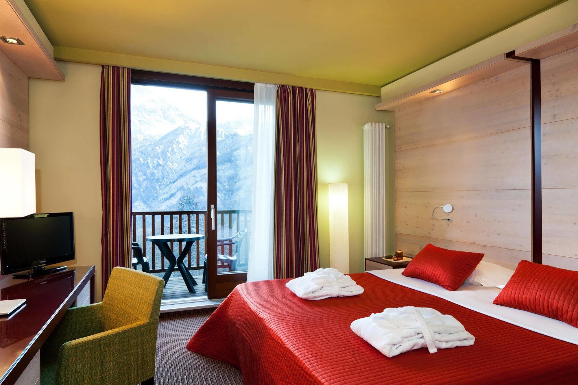 Hotel Sansicario Majestic Césane Extérieur photo