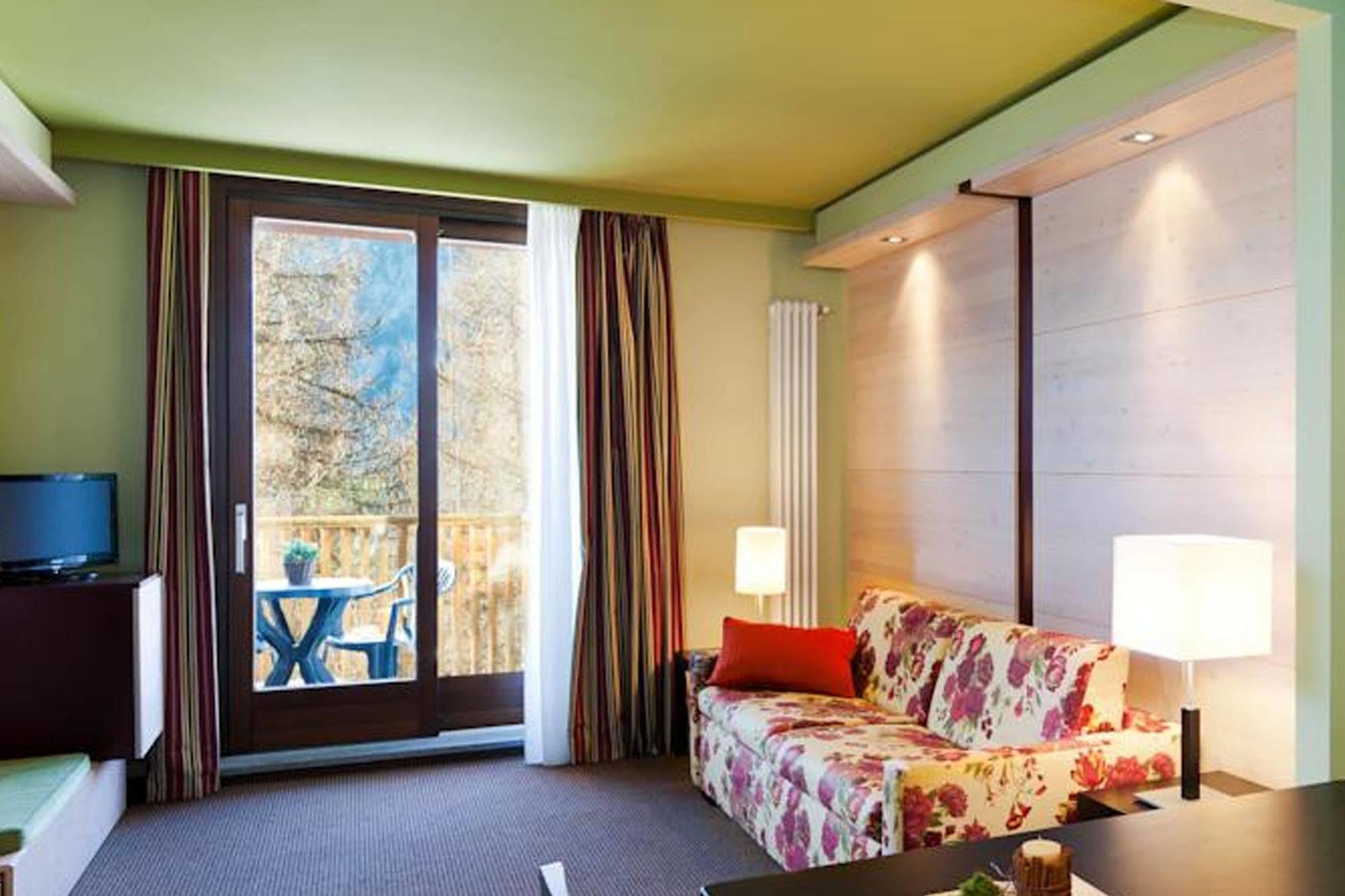Hotel Sansicario Majestic Césane Extérieur photo